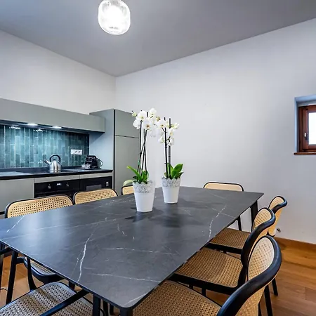 Yd Leone X Luxury 4 Bedroom Apartament *